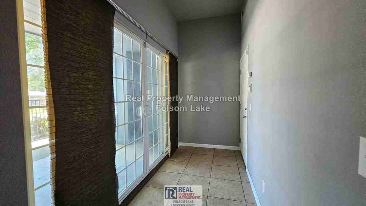 405 Harriet Ln - Photo 3 of 20