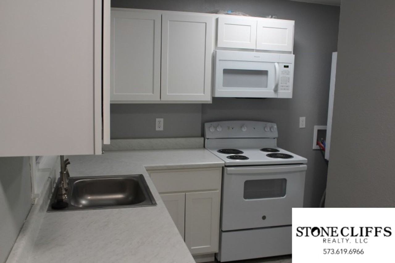 708 Houchin St - Photo 3 of 20
