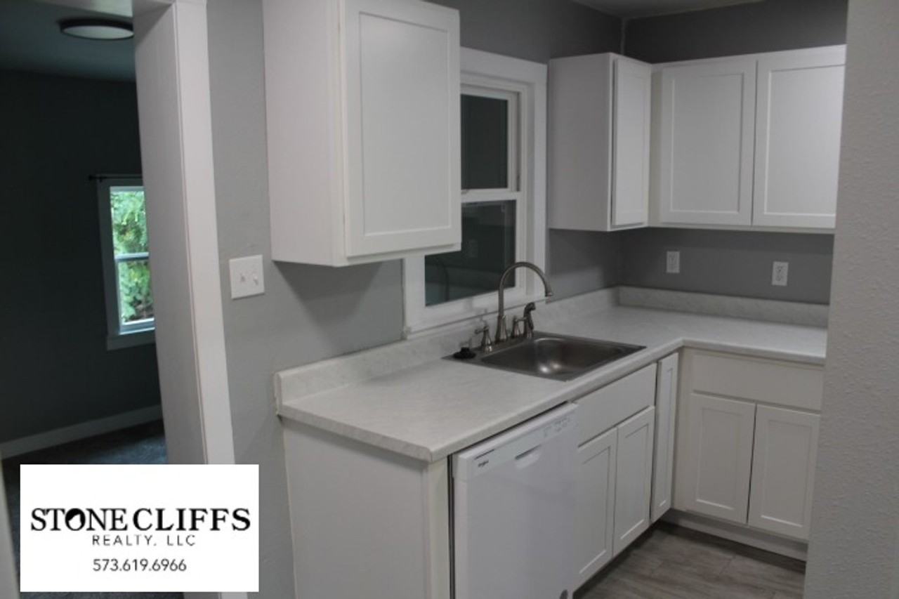 708 Houchin St - Photo 4 of 20