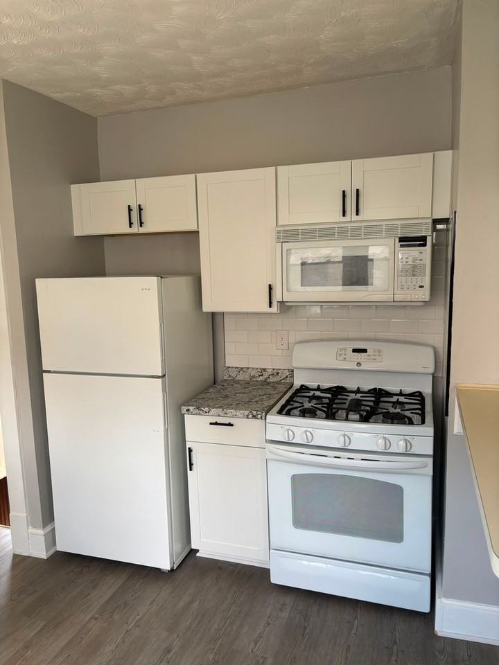 3611 Buechner Ave - Photo 2 of 31