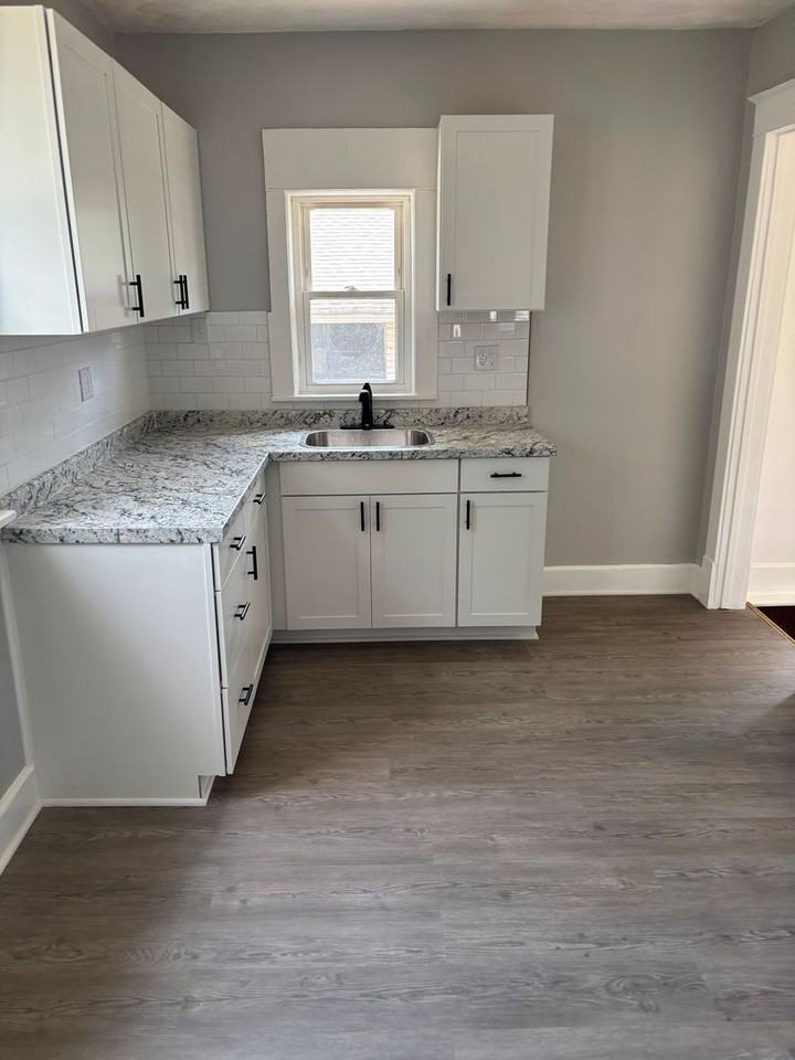 3611 Buechner Ave - Photo 3 of 31