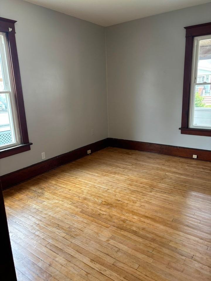 3611 Buechner Ave - Photo 4 of 31
