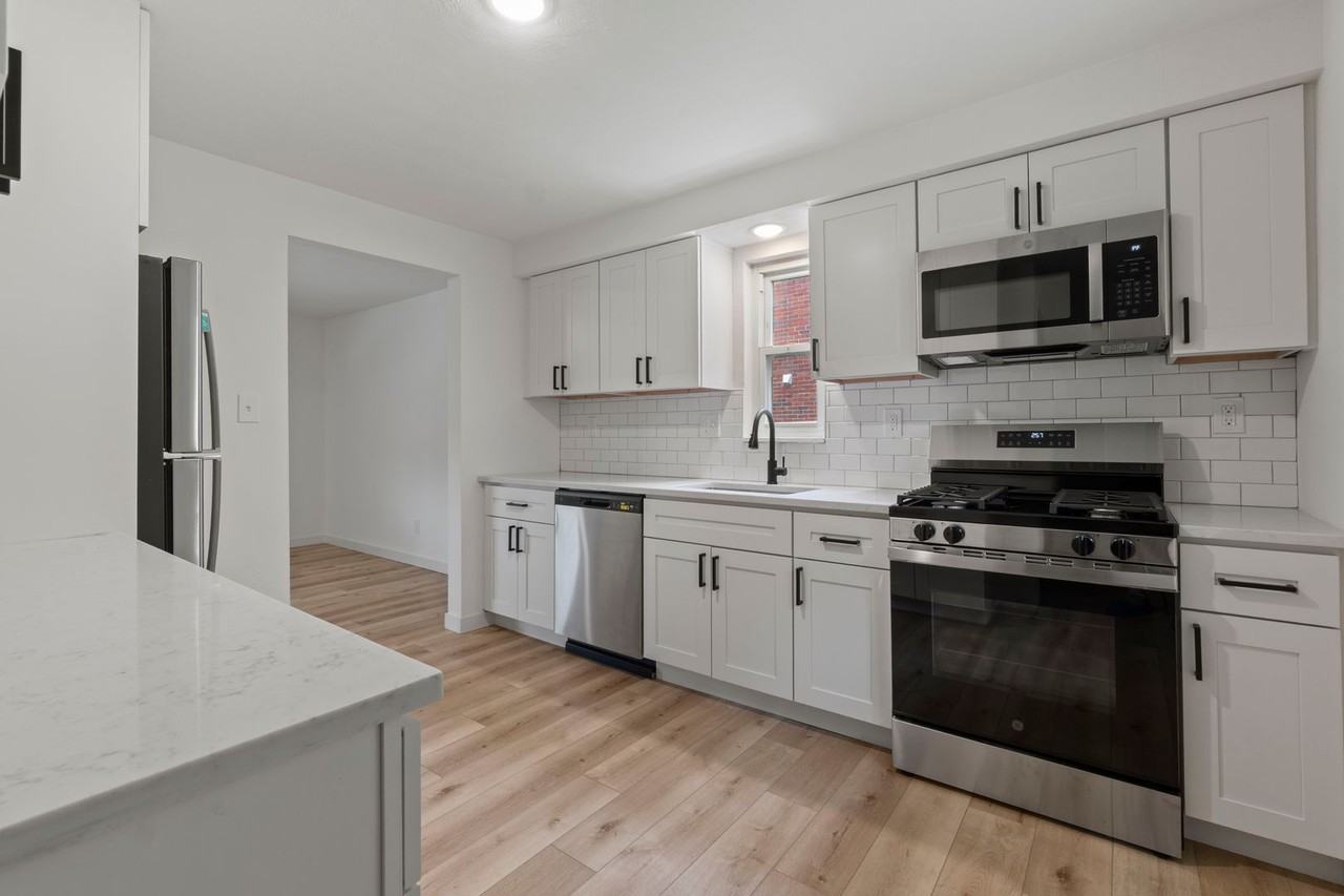 131 S Joslyn Dr - Photo 7 of 19