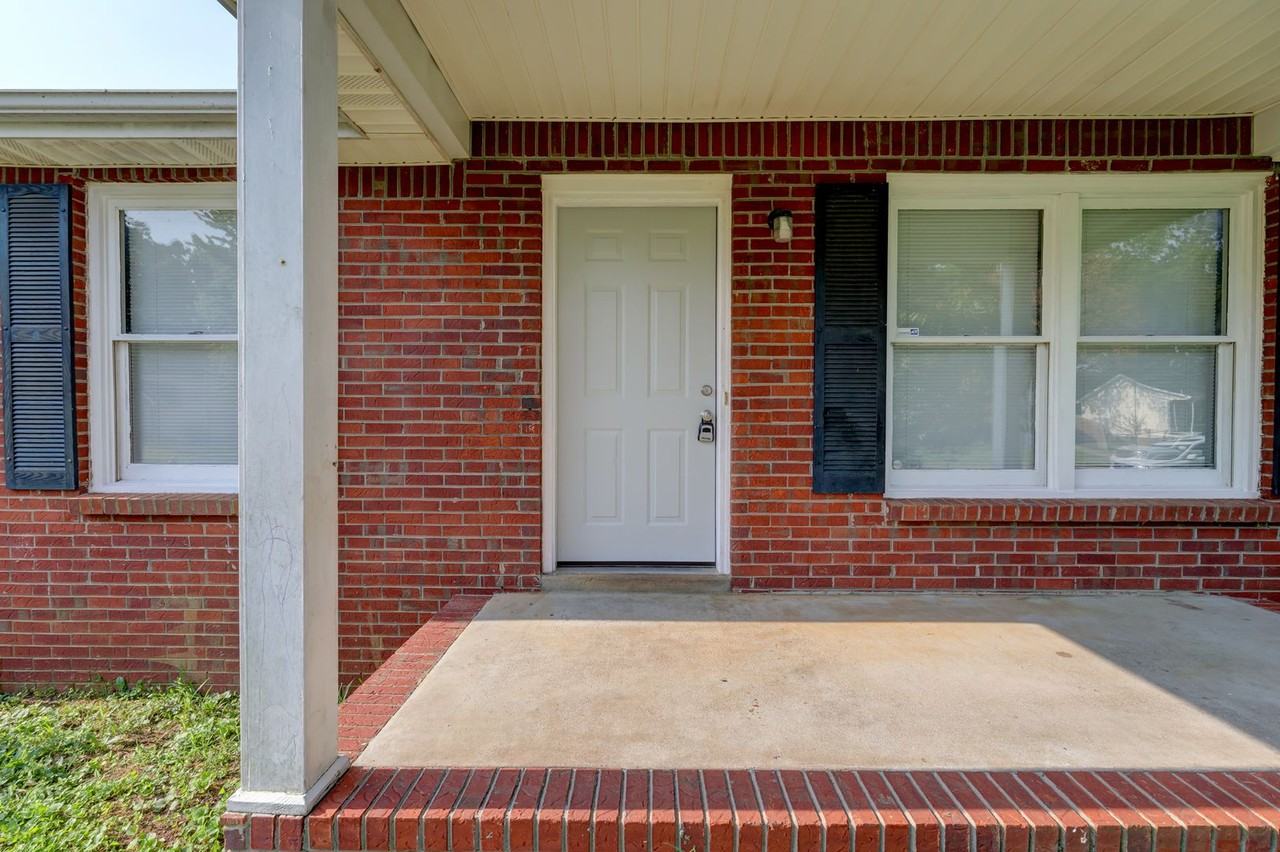 204 Bob White Dr - Photo 2 of 43