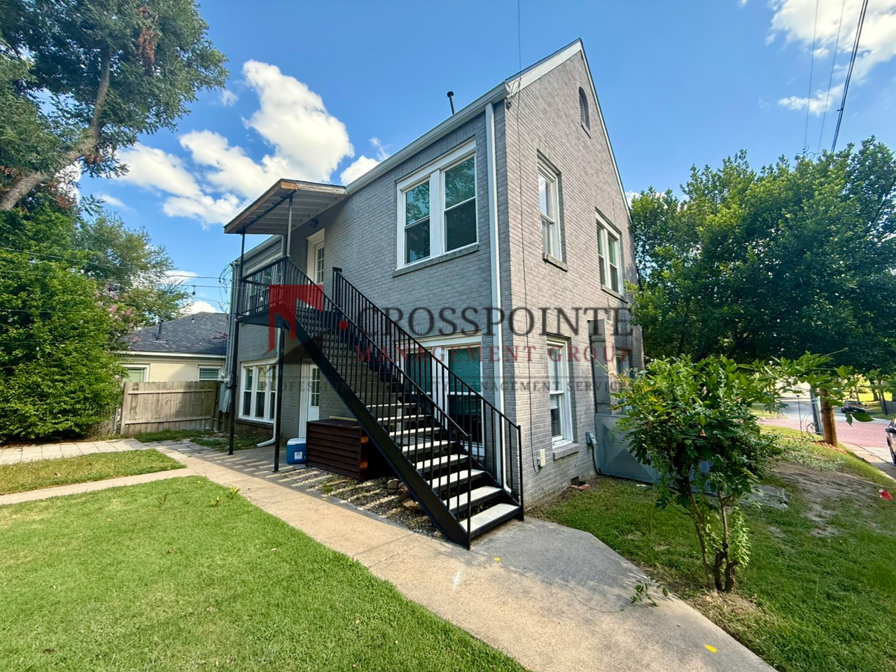 831 W Houston St - Photo 3 of 18