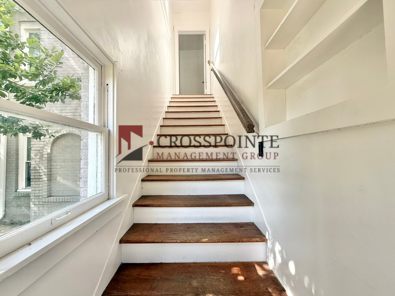 831 W Houston St - Photo 4 of 18