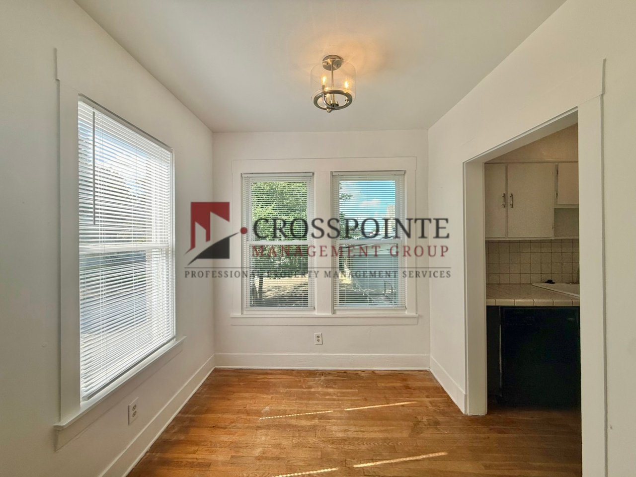 831 W Houston St - Photo 7 of 18