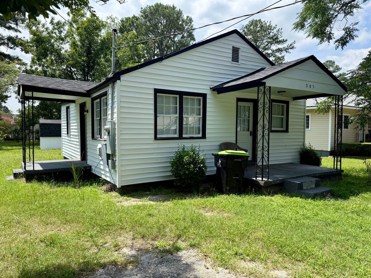 305 Maple St - Photo 2 of 14