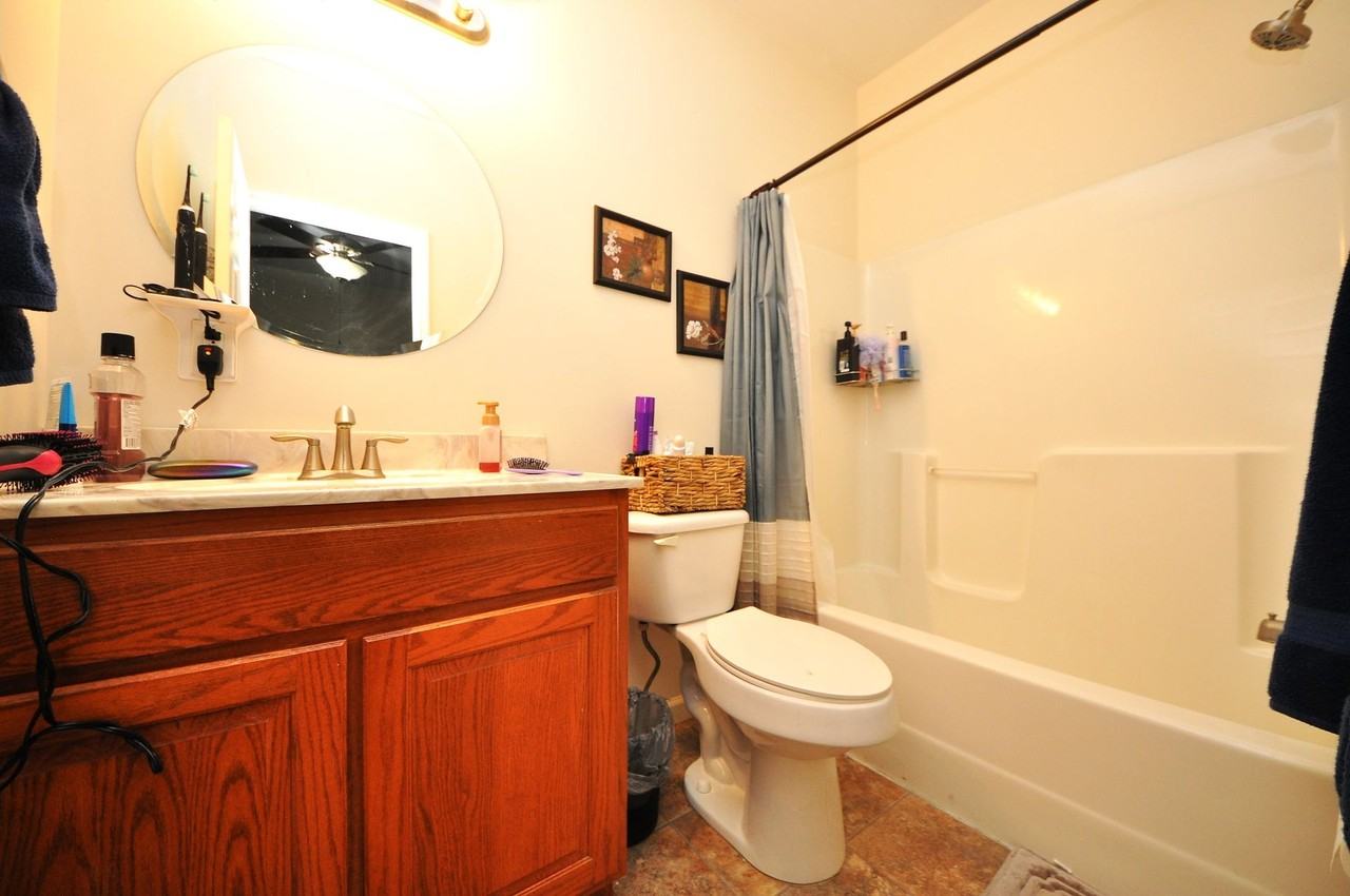 445 Woolf Rd - Photo 5 of 50