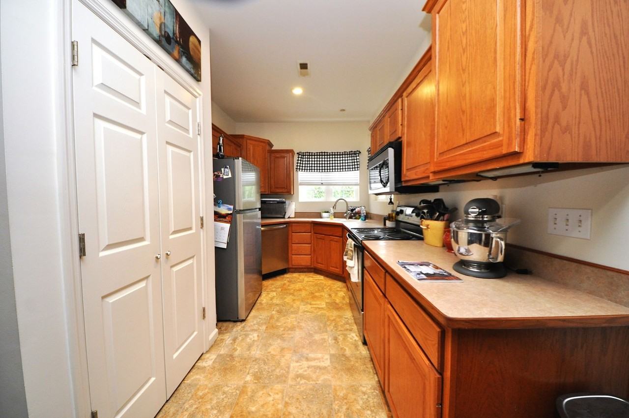 445 Woolf Rd - Photo 6 of 50