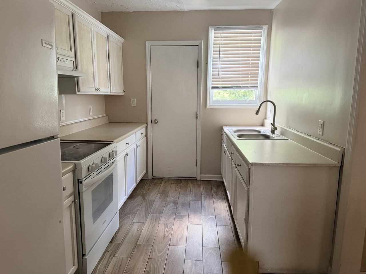 3667 Wylly Ave - Photo 5 of 9