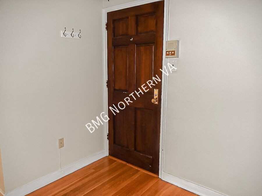 3403 Commonwealth Ave #B - Photo 2 of 10