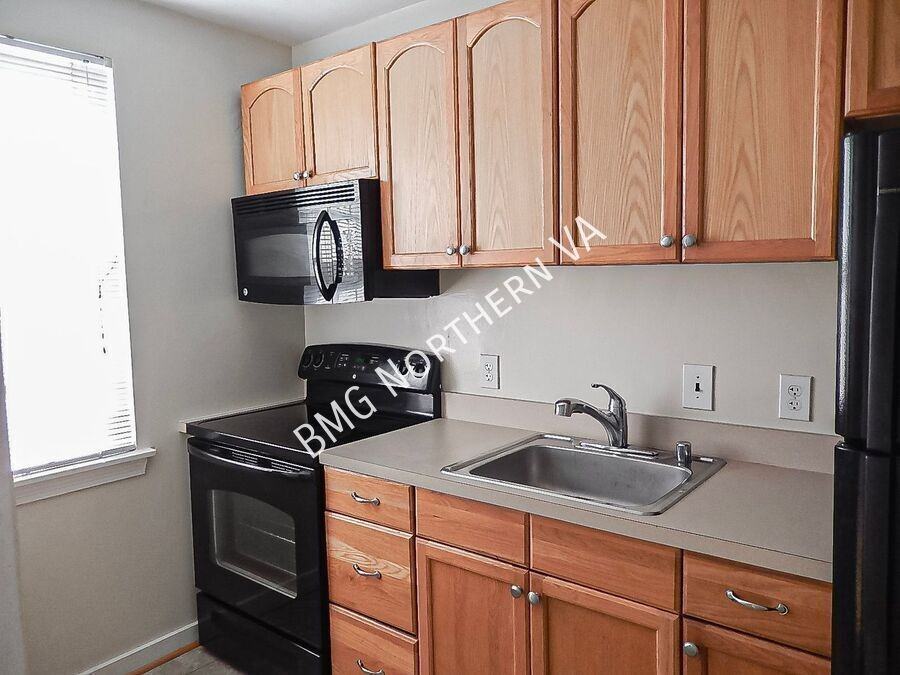 3403 Commonwealth Ave #B - Photo 5 of 10