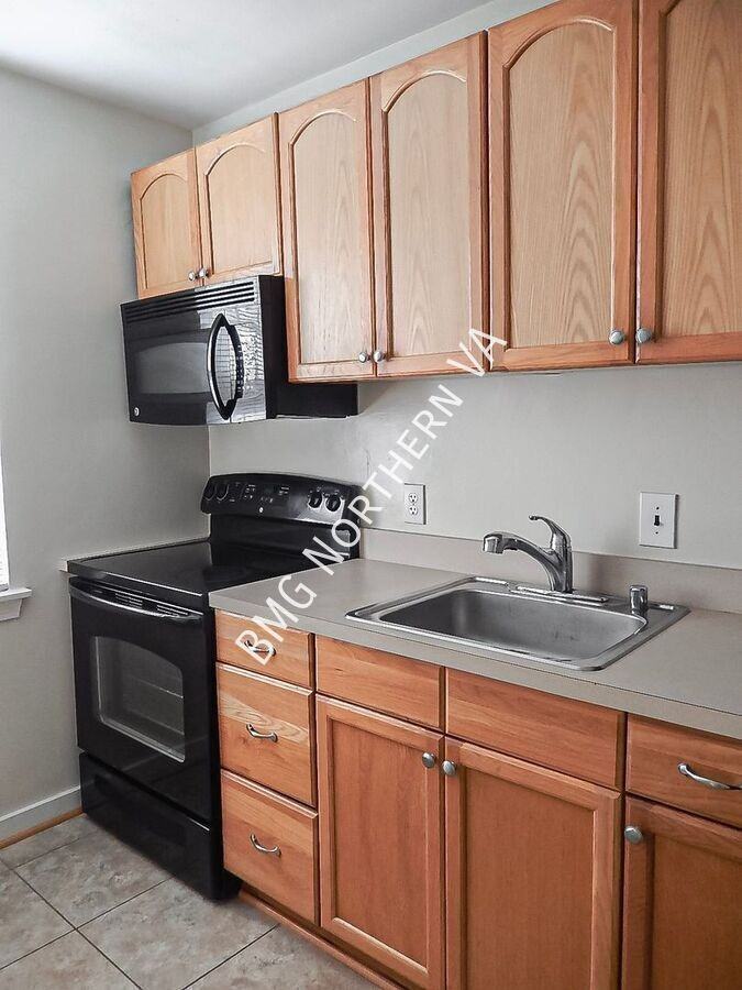 3403 Commonwealth Ave #B - Photo 6 of 10