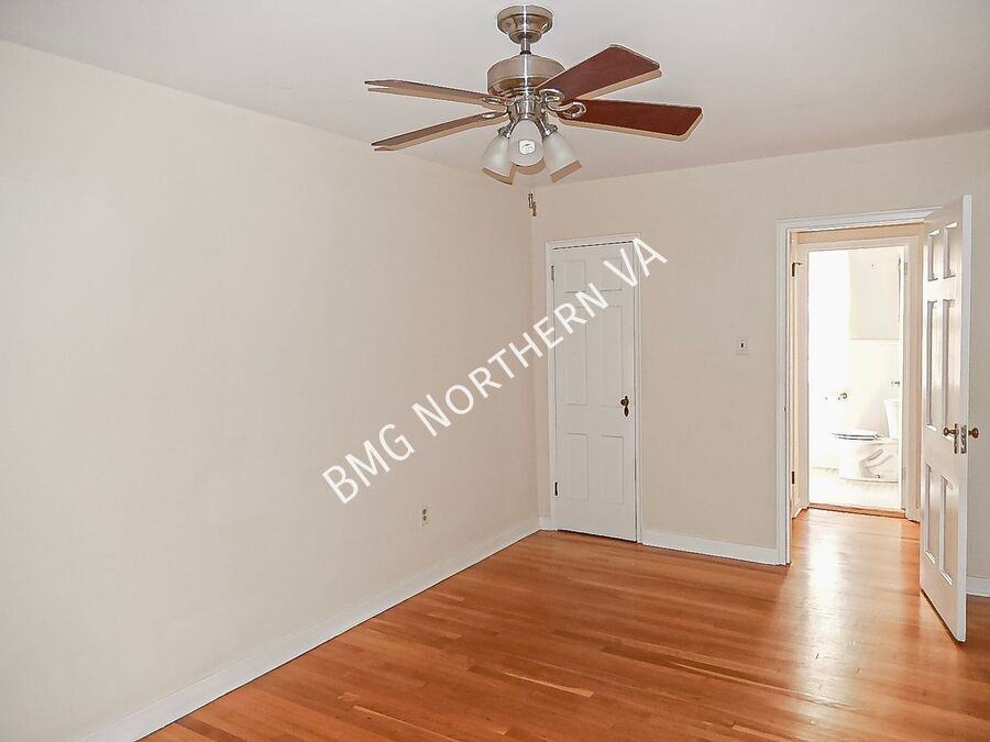 3403 Commonwealth Ave #B - Photo 7 of 10