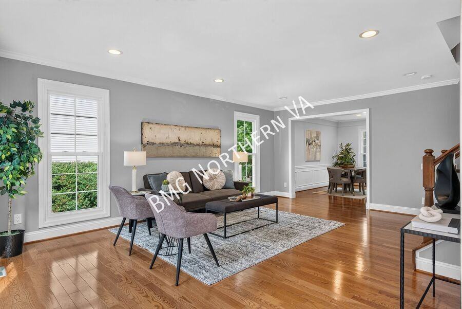 43790 Laburnum Sq - Photo 2 of 50