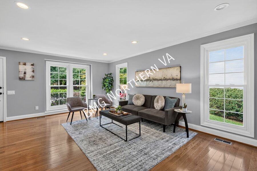 43790 Laburnum Sq - Photo 5 of 50