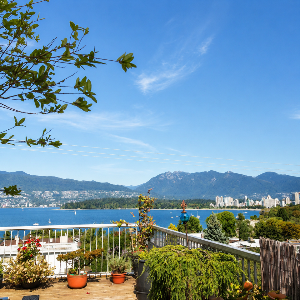 Kitsilano Low rise Apartment - Photo 3 of 12