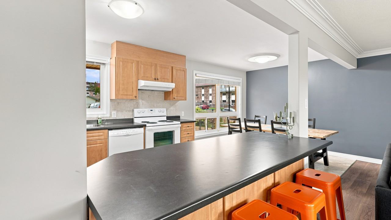 240 Lakeshore Road - Photo 5 of 21