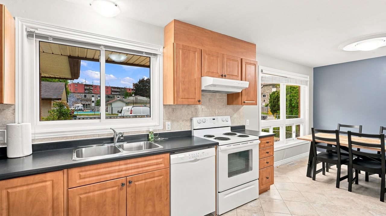240 Lakeshore Road - Photo 6 of 21