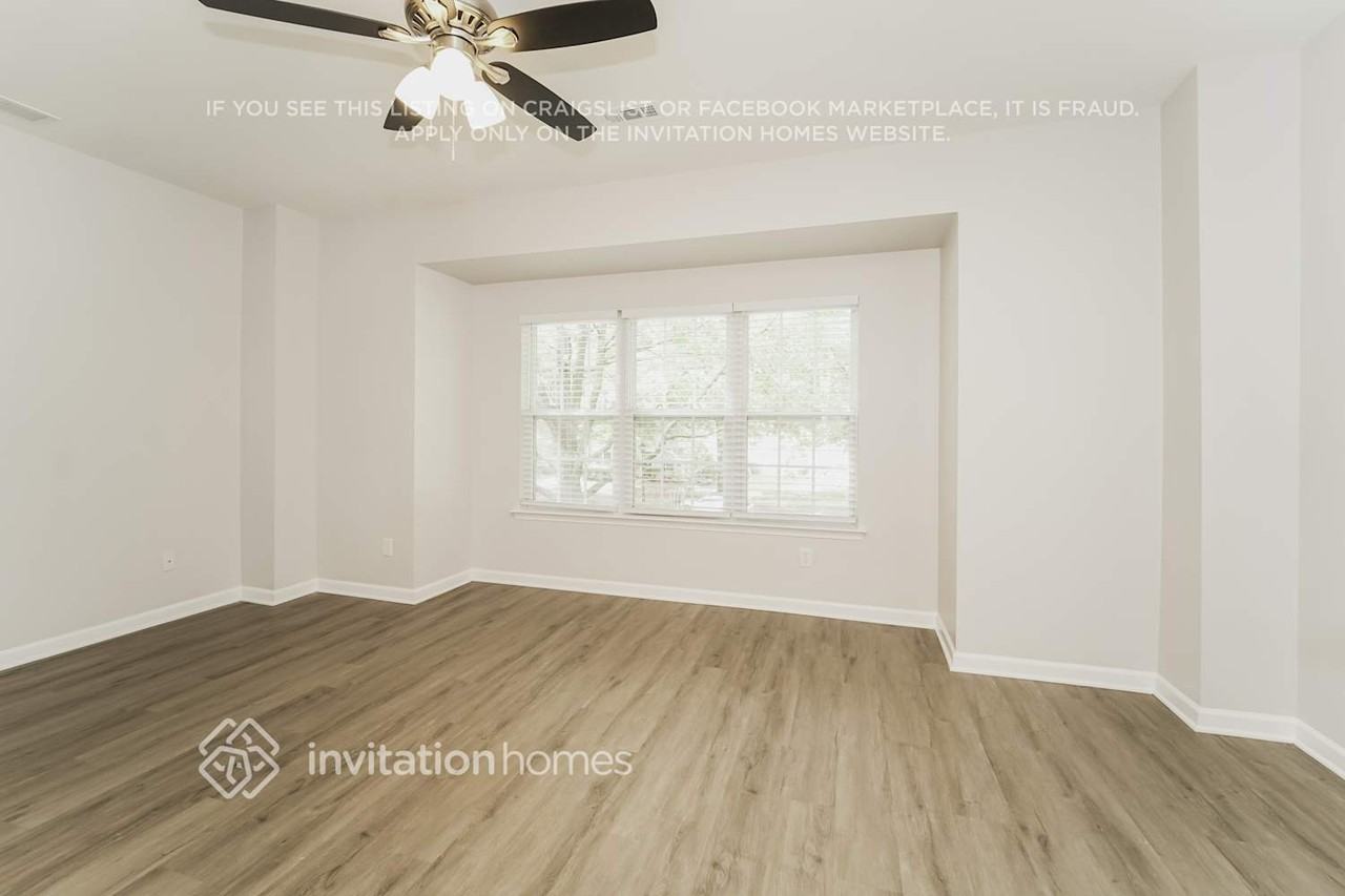 9661 Bailey Rd - Photo 2 of 15