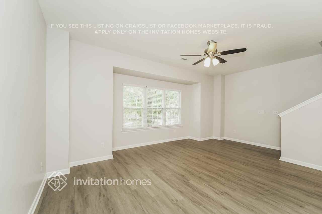 9661 Bailey Rd - Photo 3 of 15