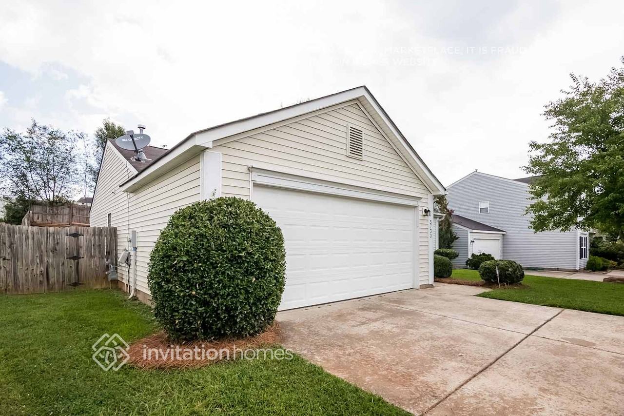 5733 Shining Oak Ln - Photo 2 of 15