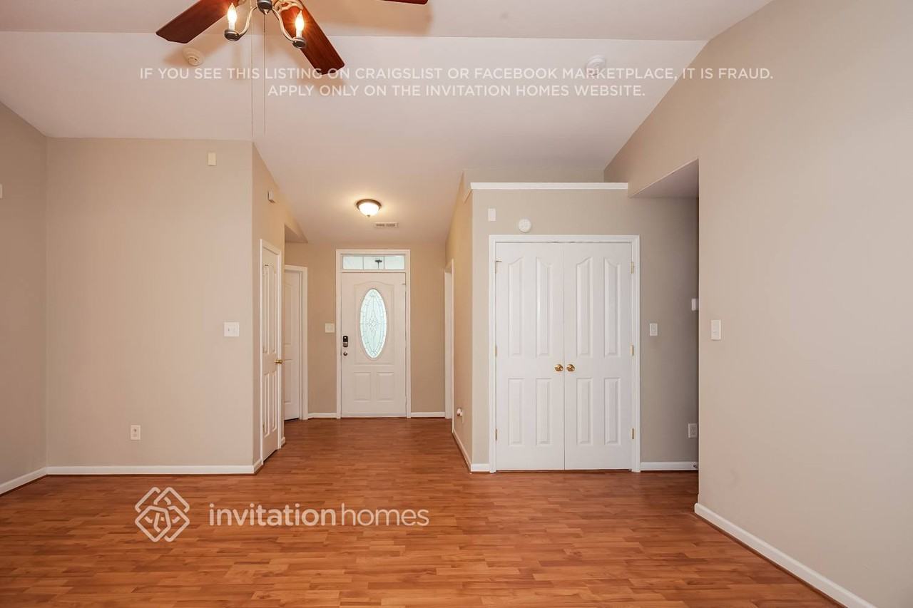 5733 Shining Oak Ln - Photo 3 of 15