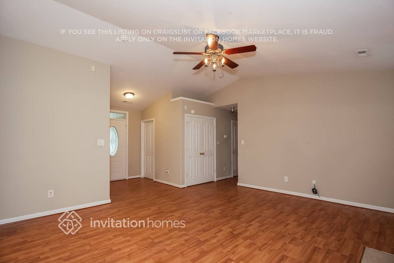 5733 Shining Oak Ln - Photo 4 of 15