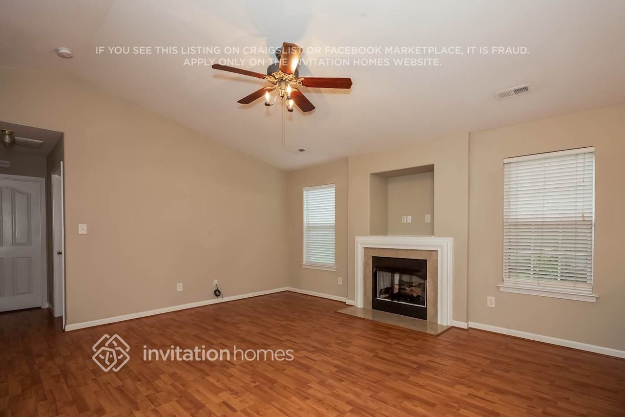 5733 Shining Oak Ln - Photo 5 of 15