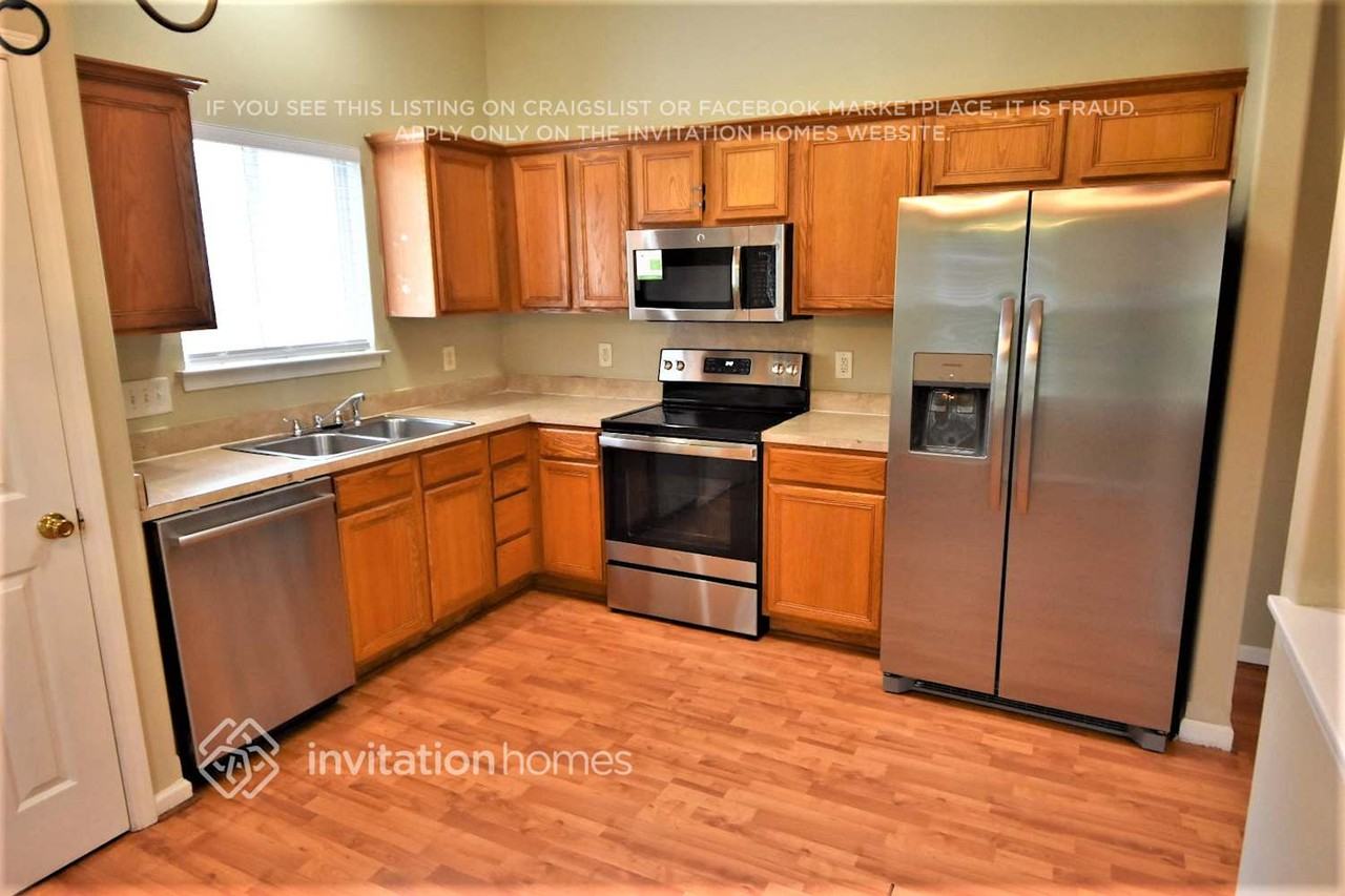 5733 Shining Oak Ln - Photo 6 of 15