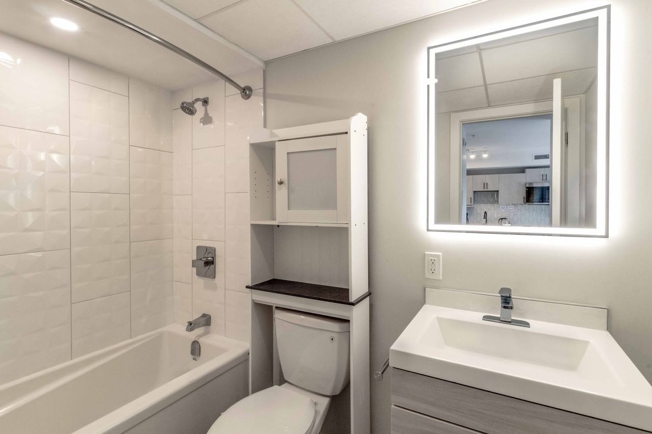 86 Hinton Avenue North - Photo 3 of 8