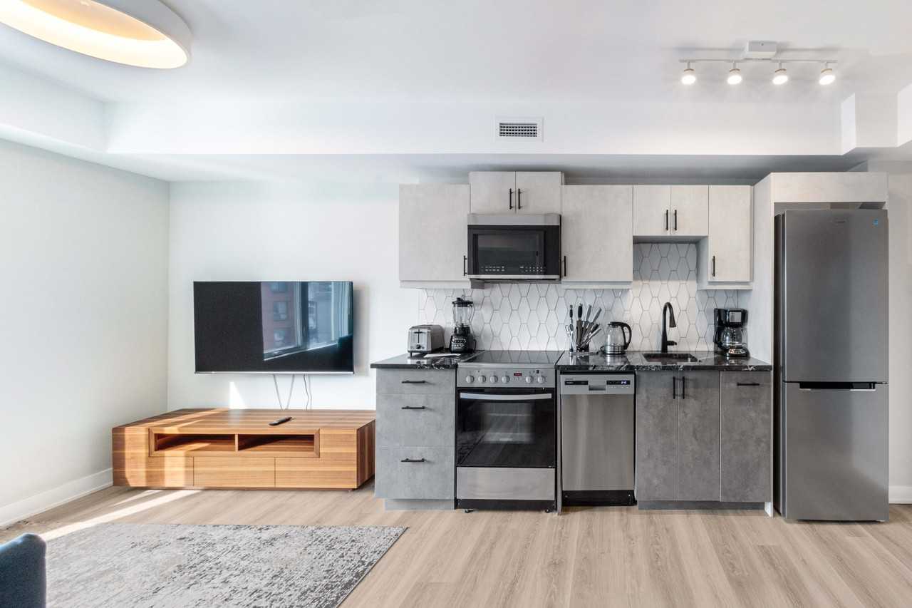 86 Hinton Avenue North - Photo 5 of 8