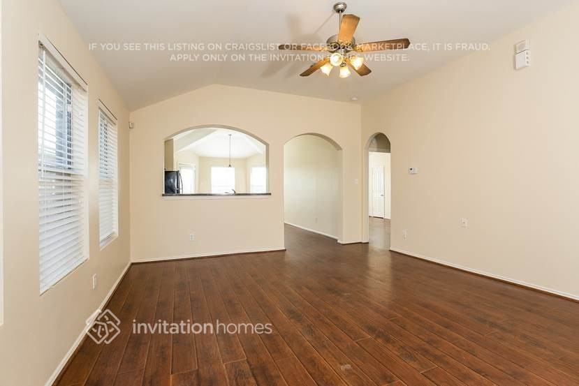 19811 Whispering Hollow Ln - Photo 4 of 23