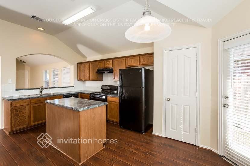 19811 Whispering Hollow Ln - Photo 6 of 23