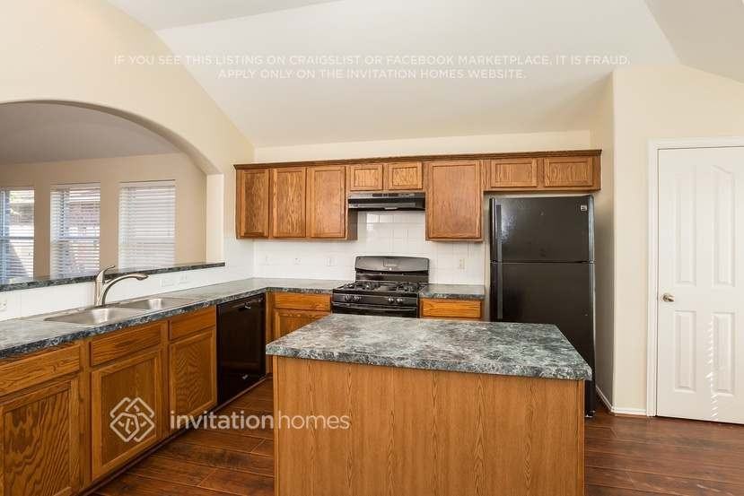19811 Whispering Hollow Ln - Photo 7 of 23