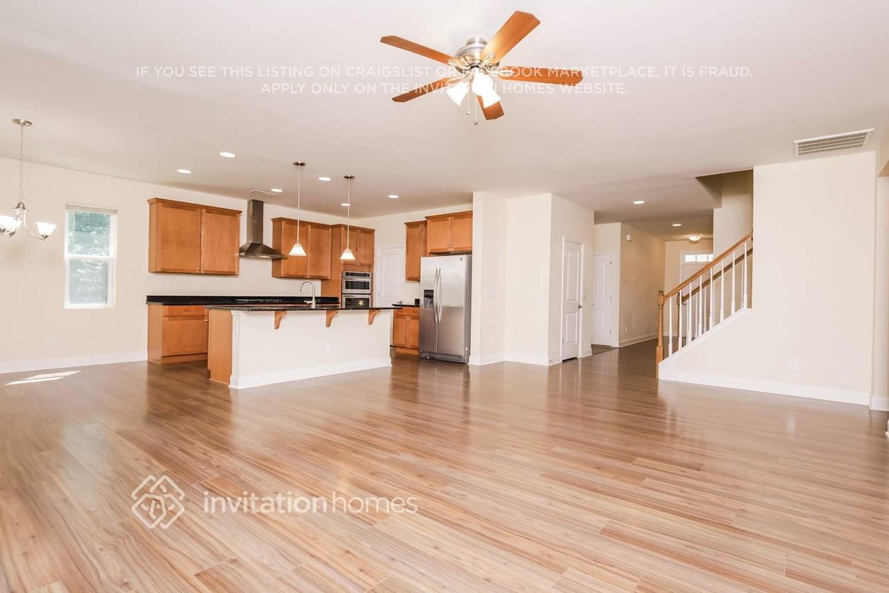 404 Ferry Ct - Photo 5 of 18