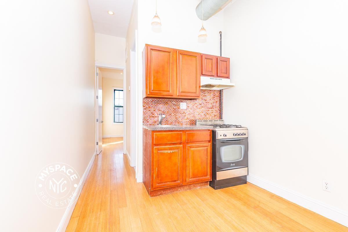 11 Locust St #2L