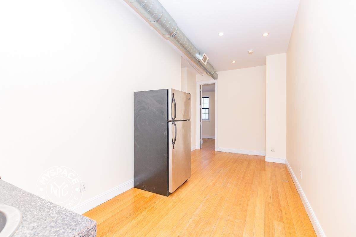 11 Locust St #2L - Photo 3 of 9
