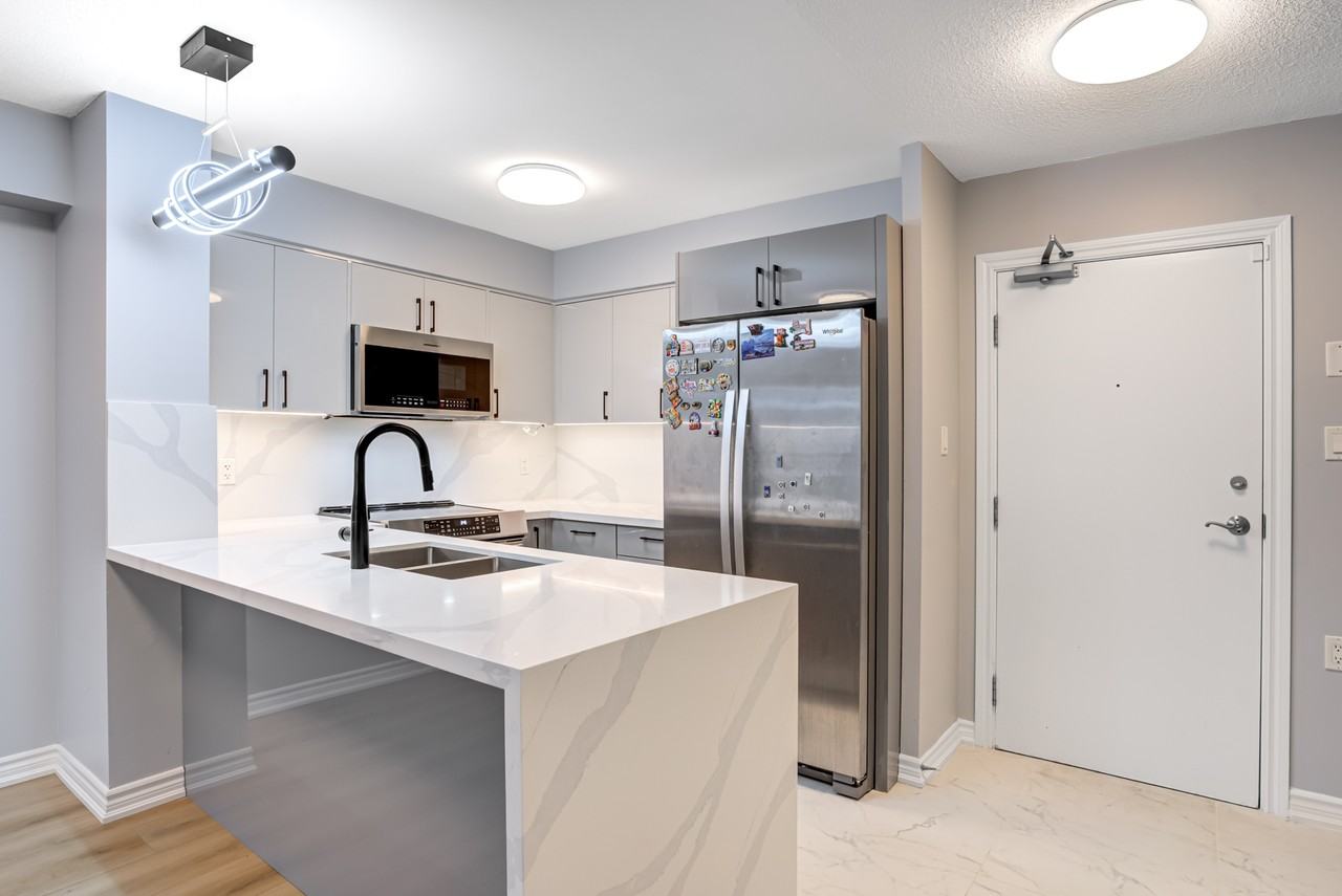 872 Sheppard Avenue West #301 - Photo 4 of 27
