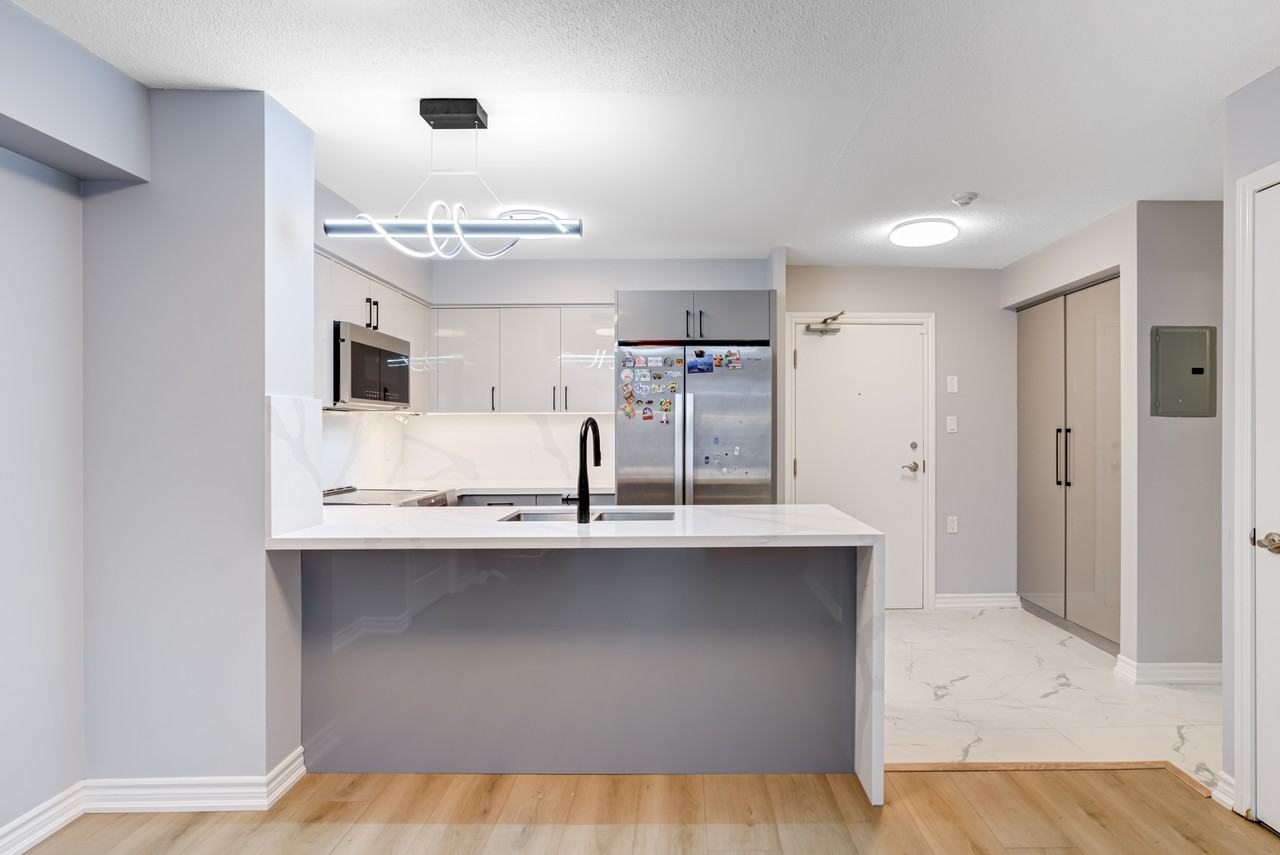 872 Sheppard Avenue West #301 - Photo 3 of 27