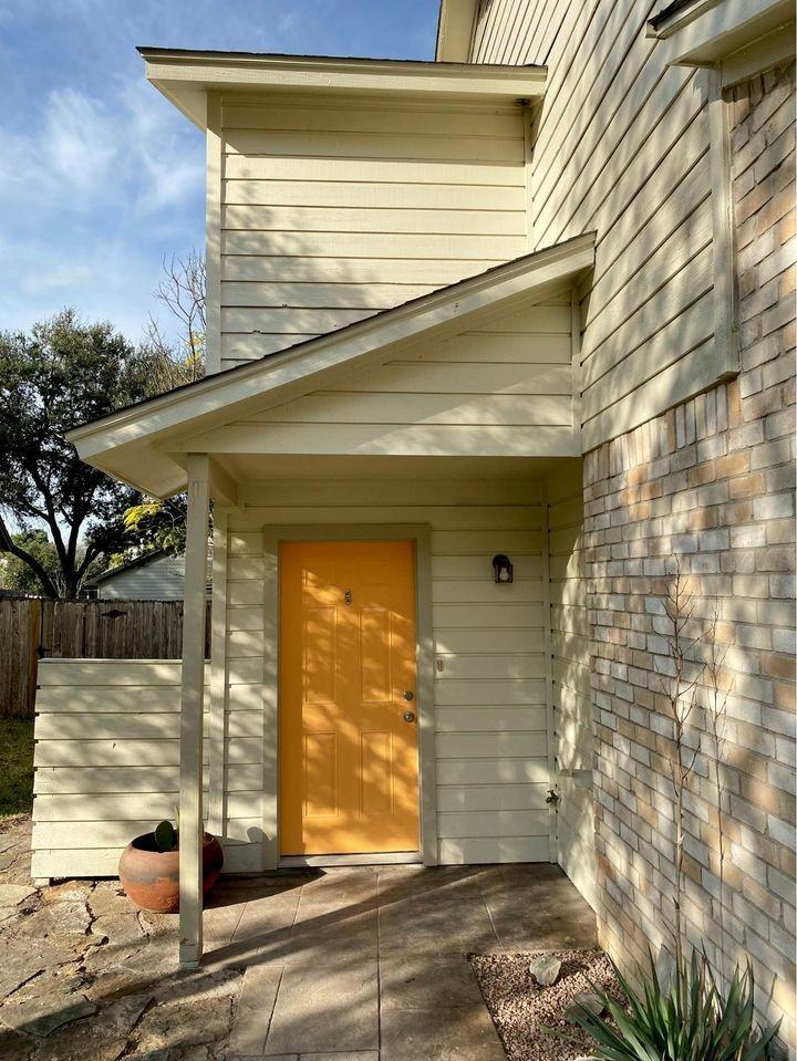 8812 Clearbrook Trl #B - Photo 4 of 35