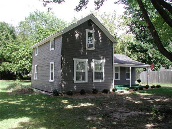 332 Robinson St - Photo 2 of 10