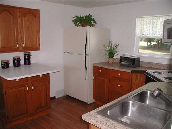 332 Robinson St - Photo 3 of 10