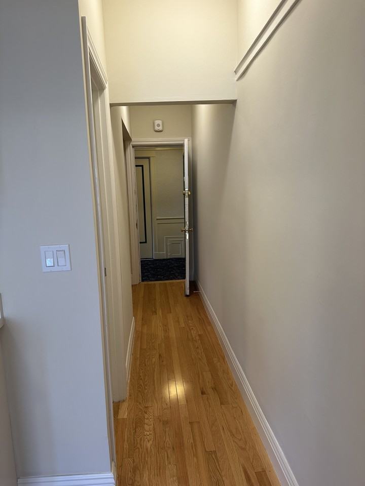 1105 Bush St #505B - Photo 3 of 16