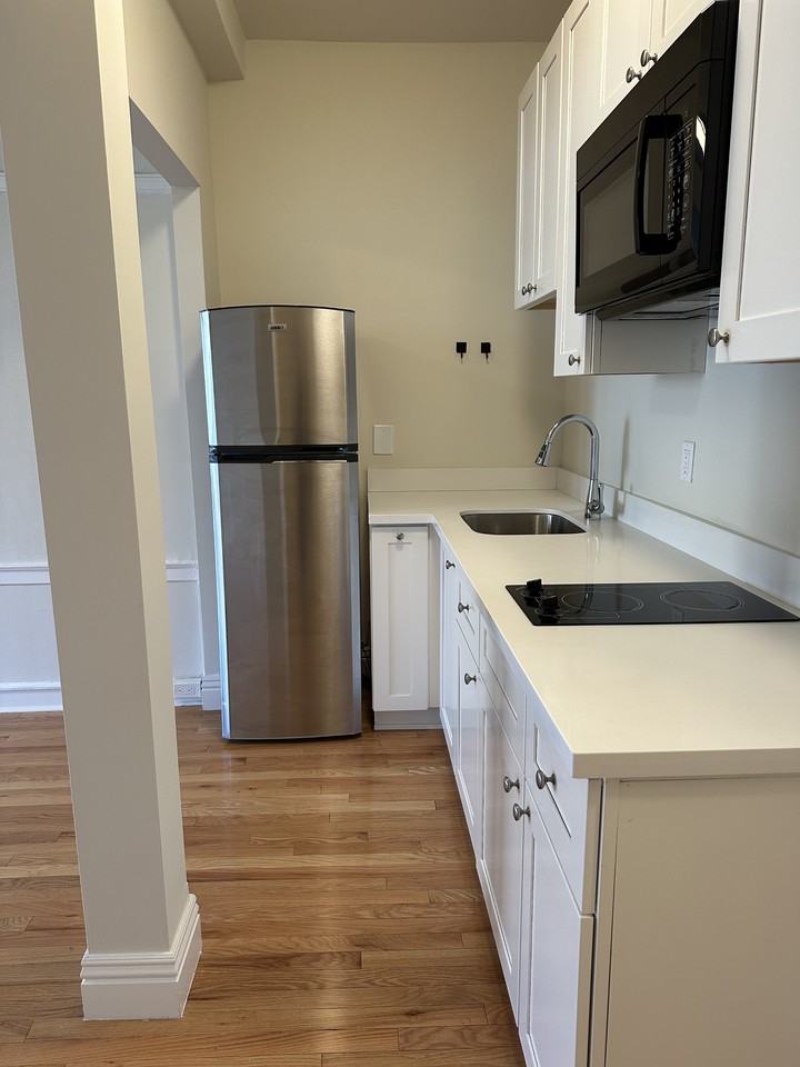 1105 Bush St #505B - Photo 4 of 16