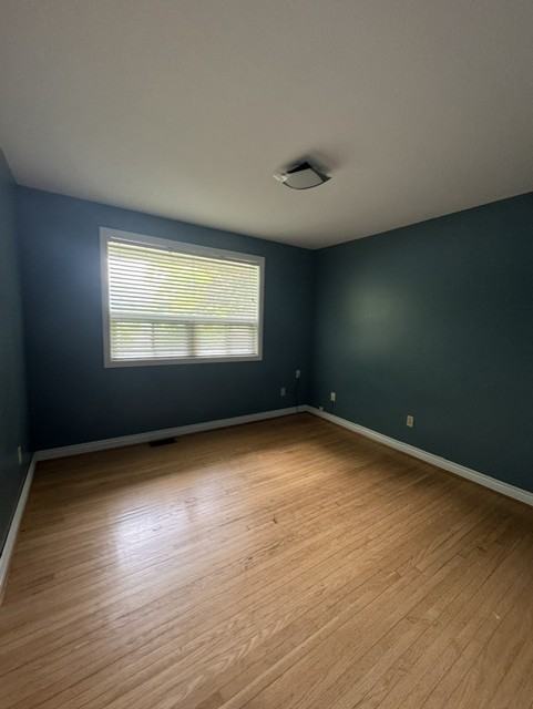 584 Wonderland Road North - Photo 7 of 19