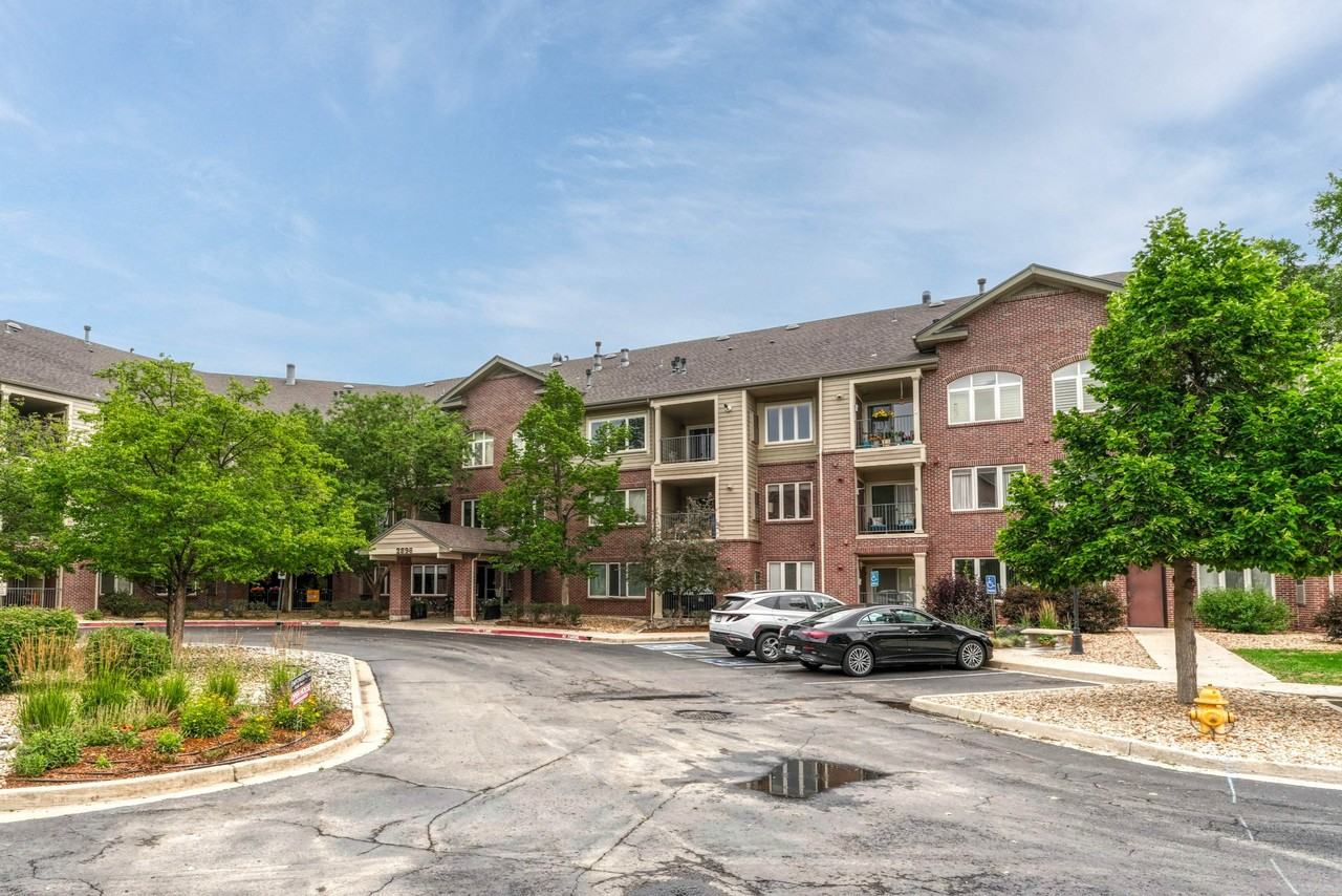 2896 W Riverwalk Cir #204 - Photo 6 of 34