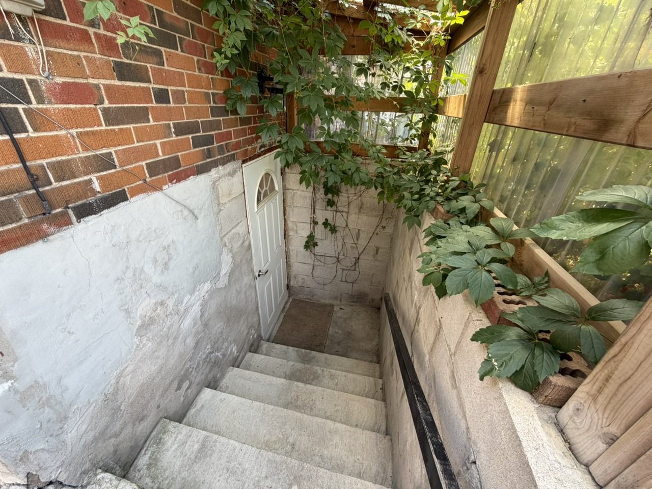 1074 Briar Hill Avenue #Bsmt - Photo 2 of 11