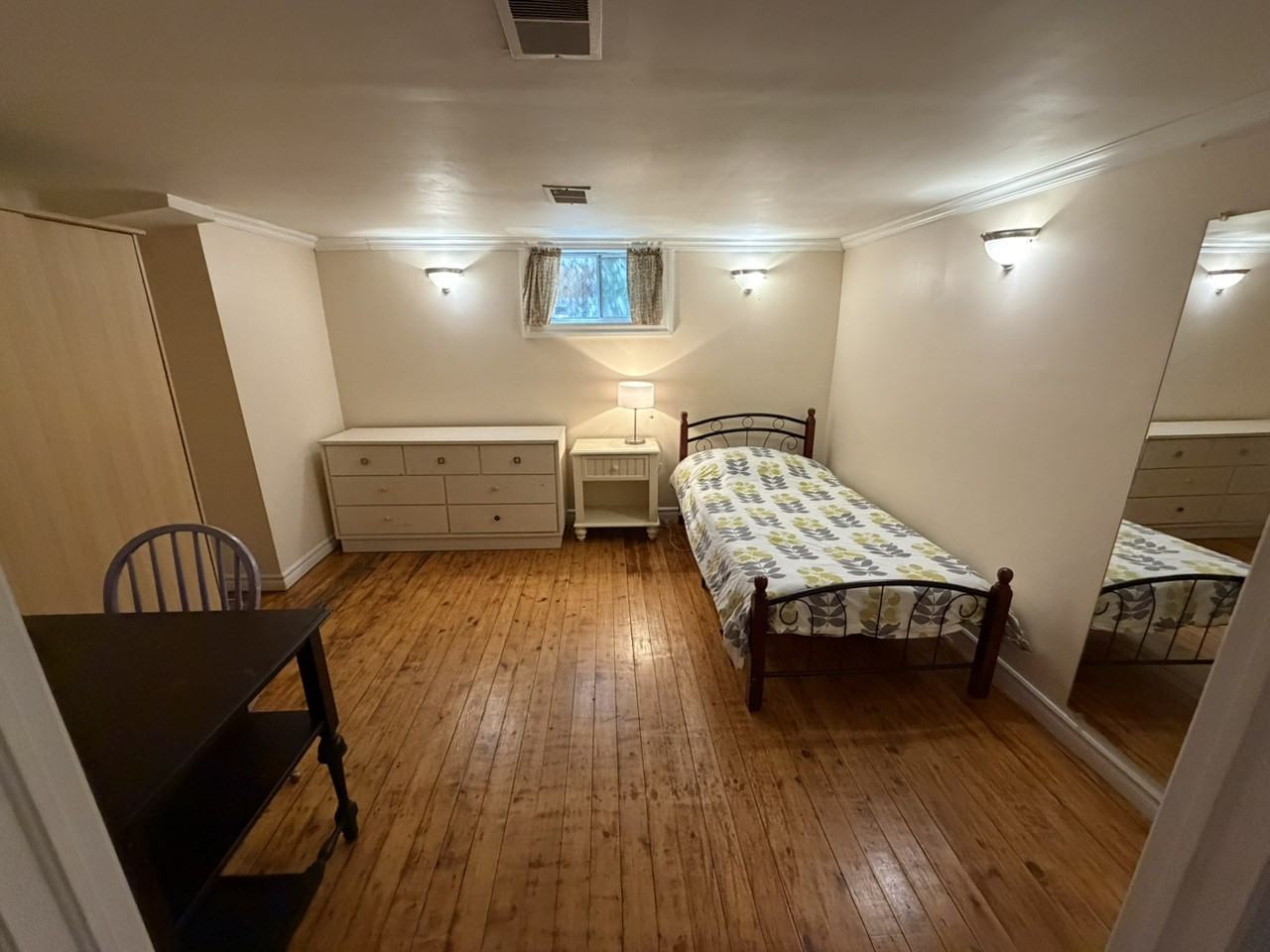 1074 Briar Hill Avenue #Bsmt - Photo 4 of 11
